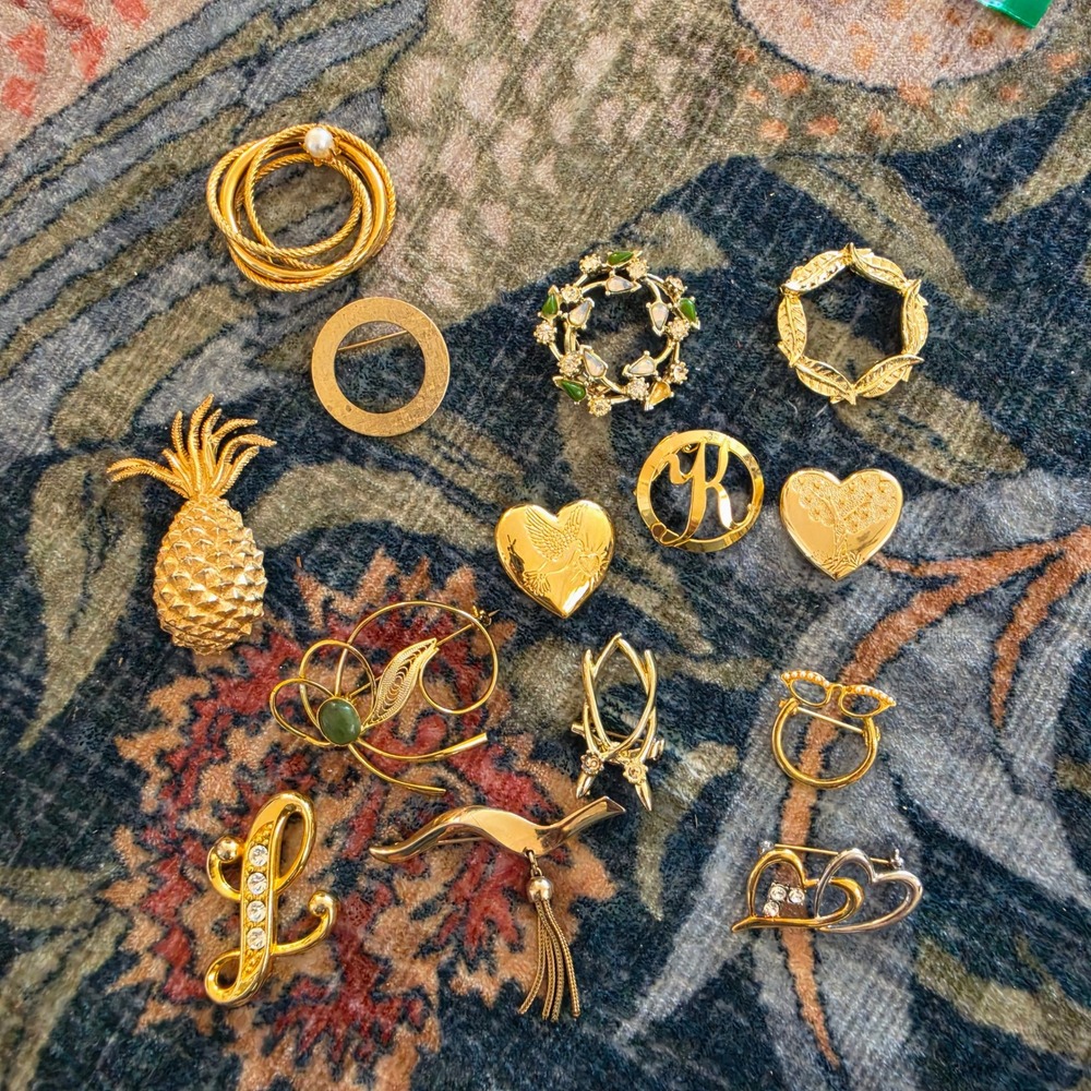 Vintage Gold Tone Brooch Pin Lot 13pc Accessocraft Pineapple Heart Wreath Bird